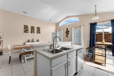 House in Davenport, Florida 4 bedrooms, 171.4 sq.m. № 1908798 - photo 8