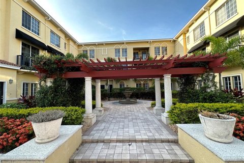Снять в аренду таунхаус в Тампа, Флорида 2 комнаты, 81.85м2, № 2107466 - фото 20
