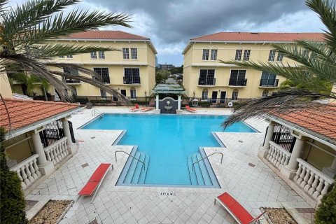 Снять в аренду таунхаус в Тампа, Флорида 2 комнаты, 81.85м2, № 2107466 - фото 24