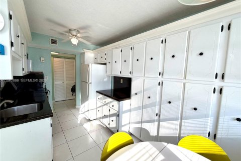 Condo à Hallandale Beach, Floride, 2 chambres  № 2080464