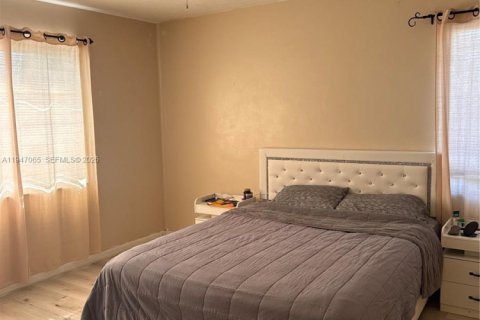 Casa en alquiler en Miami, Florida, 3 dormitorios, 150.97 m2 № 2025053 - foto 10