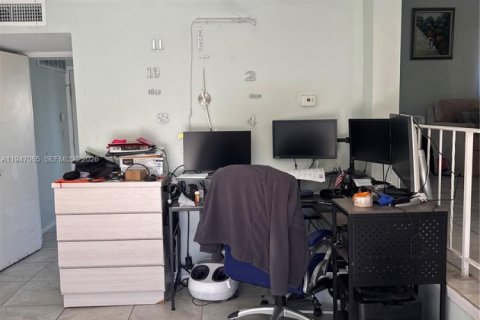 Casa en alquiler en Miami, Florida, 3 dormitorios, 150.97 m2 № 2025053 - foto 7