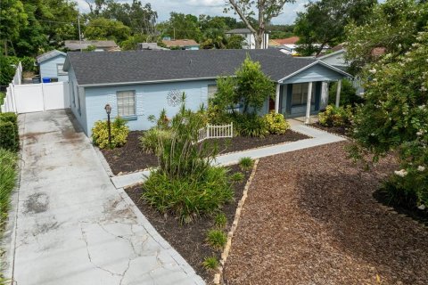 House in Lakeland, Florida 3 bedrooms, 192.87 sq.m. № 1898558 - photo 2