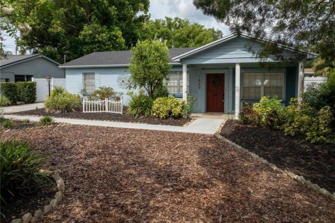 House in Lakeland, Florida 3 bedrooms, 192.87 sq.m. № 1898558 - photo 1