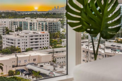 Copropriété à louer à Miami Beach, Floride: 2 chambres, 102.47 m2 № 1691377 - photo 12