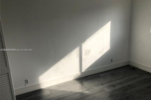 Снять в аренду кондоминиум в Лейк-Уорт, Флорида 2 спальни, 68.19м2, № 1927985 - фото 2