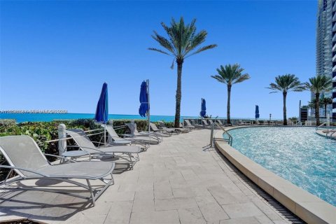 Condo in Sunny Isles Beach, Florida, 2 bedrooms  № 2247788 - photo 22