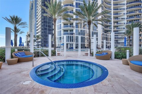 Condo in Sunny Isles Beach, Florida, 2 bedrooms  № 2247788 - photo 2