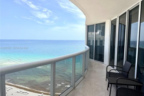 Condo in Sunny Isles Beach, Florida, 2 bedrooms  № 2247788 - photo 13