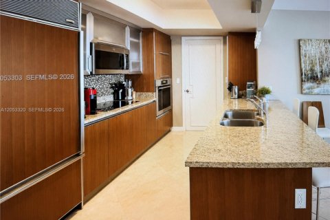 Condo in Sunny Isles Beach, Florida, 2 bedrooms  № 2247788 - photo 4