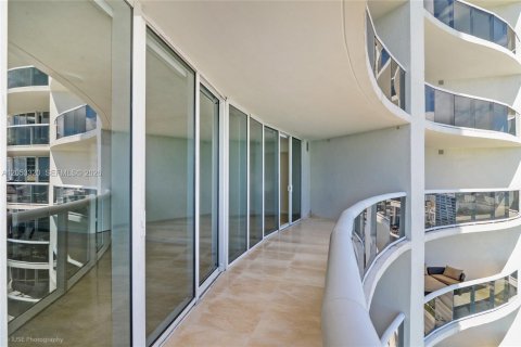 Condo in Sunny Isles Beach, Florida, 2 bedrooms  № 2247788 - photo 20