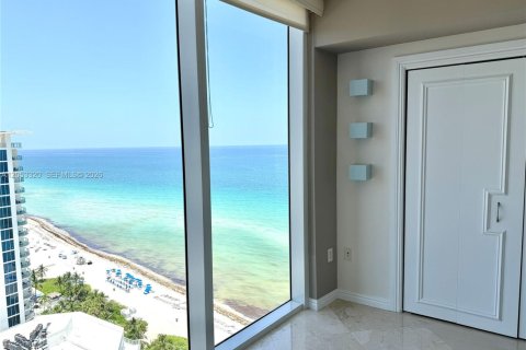 Condo in Sunny Isles Beach, Florida, 2 bedrooms  № 2247788 - photo 15