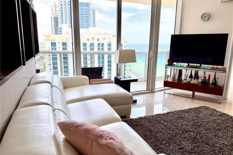 Condo in Sunny Isles Beach, Florida, 2 bedrooms  № 2247788 - photo 8