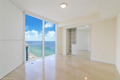 Condo in Sunny Isles Beach, Florida, 2 bedrooms  № 2247788 - photo 17