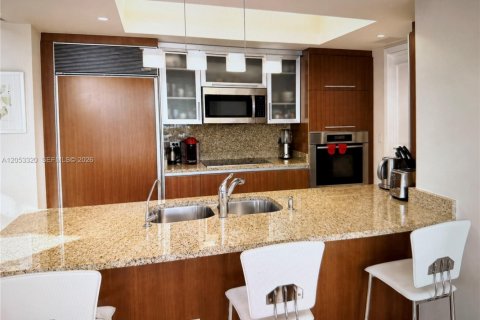 Condo in Sunny Isles Beach, Florida, 2 bedrooms  № 2247788 - photo 5
