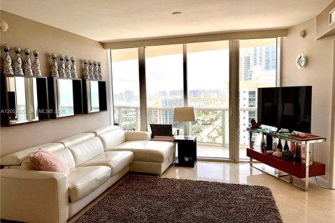 Condo in Sunny Isles Beach, Florida, 2 bedrooms  № 2247788 - photo 9