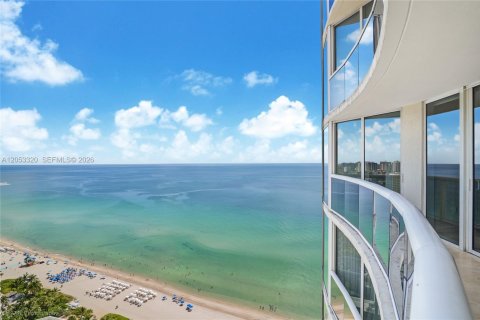 Condo in Sunny Isles Beach, Florida, 2 bedrooms  № 2247788 - photo 16