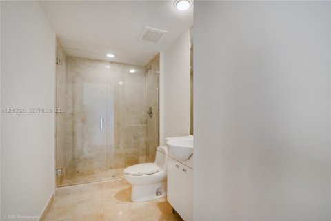 Condo in Sunny Isles Beach, Florida, 2 bedrooms  № 2247788 - photo 19