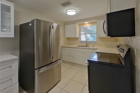 Casa en alquiler en Gulfport, Florida, 3 dormitorios, 94.39 m2 № 1911832 - foto 5