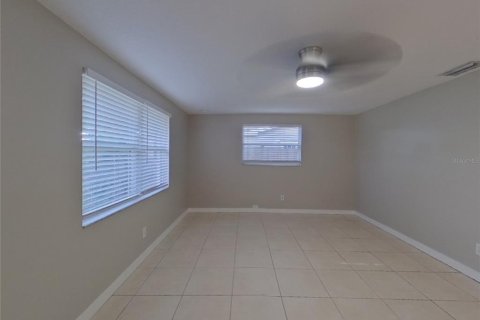 Casa en alquiler en Gulfport, Florida, 3 dormitorios, 94.39 m2 № 1911832 - foto 3