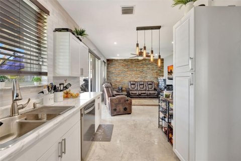 Villa ou maison à vendre à Weston, Floride: 3 chambres, 168.62 m2 № 1964204 - photo 13