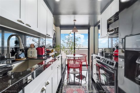 Condo in Miami Beach, Florida, 1 bedroom  № 2037781 - photo 6