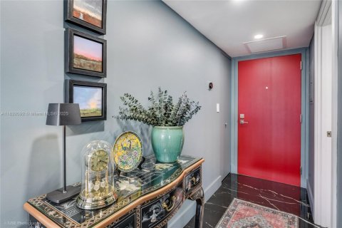 Condo in Miami Beach, Florida, 1 bedroom  № 2037781 - photo 12