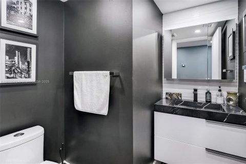 Condo in Miami Beach, Florida, 1 bedroom  № 2037781 - photo 11