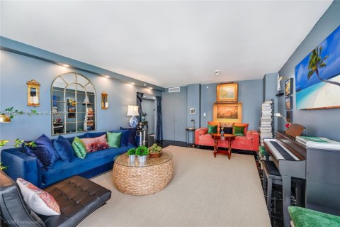 Condo in Miami Beach, Florida, 1 bedroom  № 2037781 - photo 3