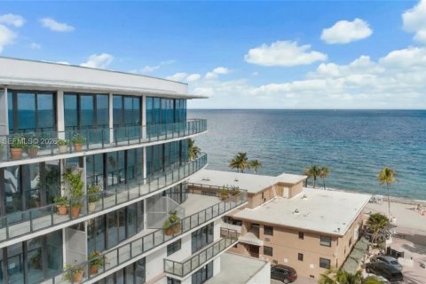 Copropriété à vendre à Hollywood, Floride: 2 chambres, 102.47 m2 № 2008270 - photo 2