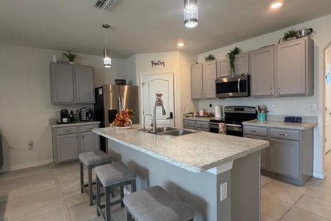 Casa en alquiler en Auburndale, Florida, 4 dormitorios, 171.96 m2 № 2421746 - foto 3