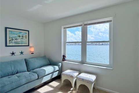 Copropriété à vendre à Saint Petersburg, Floride: 1 chambre, 110.09 m2 № 2413462 - photo 12