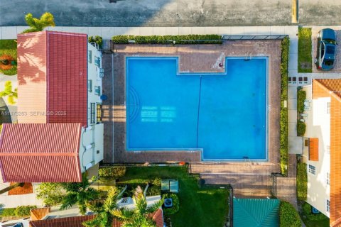 Купить таунхаус в Майами-Гарденс, Флорида 3 спальни, 162.02м2, № 2033883 - фото 29