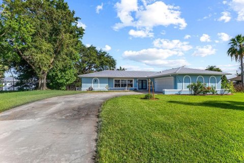 House in Port St. Lucie, Florida 3 bedrooms, 174.19 sq.m. № 2289075