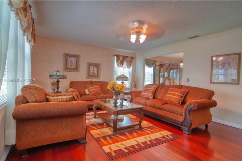Casa en venta en Davie, Florida, 4 dormitorios, 234.3 m2 № 1857141 - foto 7
