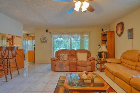 Casa en venta en Davie, Florida, 4 dormitorios, 234.3 m2 № 1857141 - foto 14