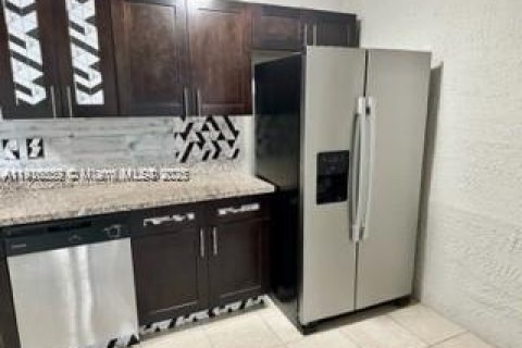 House in Hollywood, Florida 1 bedroom, 156.26 sq.m. № 1972693 - photo 4