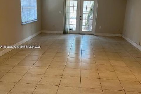 House in Hollywood, Florida 1 bedroom, 156.26 sq.m. № 1972693 - photo 15