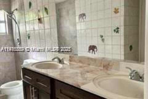 House in Hollywood, Florida 1 bedroom, 156.26 sq.m. № 1972693 - photo 12