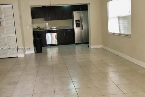 House in Hollywood, Florida 1 bedroom, 156.26 sq.m. № 1972693 - photo 17