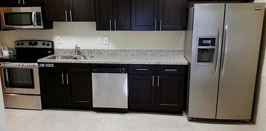 House in Hollywood, Florida 1 bedroom, 156.26 sq.m. № 1972693