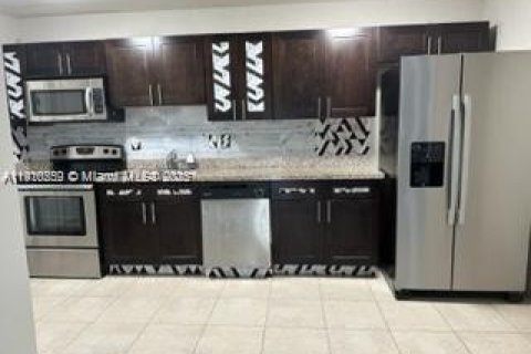 House in Hollywood, Florida 1 bedroom, 156.26 sq.m. № 1972693 - photo 19