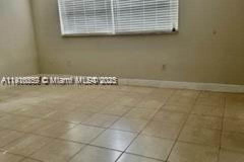 House in Hollywood, Florida 1 bedroom, 156.26 sq.m. № 1972693 - photo 5