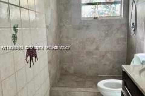 House in Hollywood, Florida 1 bedroom, 156.26 sq.m. № 1972693 - photo 8