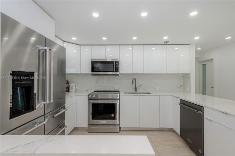 Copropriété à vendre à Sunny Isles Beach, Floride: 2 chambres, 126.07 m2 № 1698704 - photo 10
