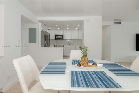 Copropriété à vendre à Sunny Isles Beach, Floride: 2 chambres, 126.07 m2 № 1698704 - photo 9