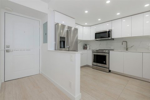 Copropriété à vendre à Sunny Isles Beach, Floride: 2 chambres, 126.07 m2 № 1698704 - photo 13