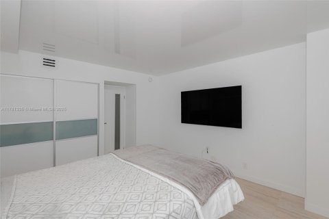 Copropriété à vendre à Sunny Isles Beach, Floride: 2 chambres, 126.07 m2 № 1698704 - photo 18