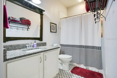 House in Mascotte, Florida 3 bedrooms, 186.08 sq.m. № 1912740 - photo 16