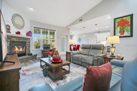 House in Mascotte, Florida 3 bedrooms, 186.08 sq.m. № 1912740 - photo 5